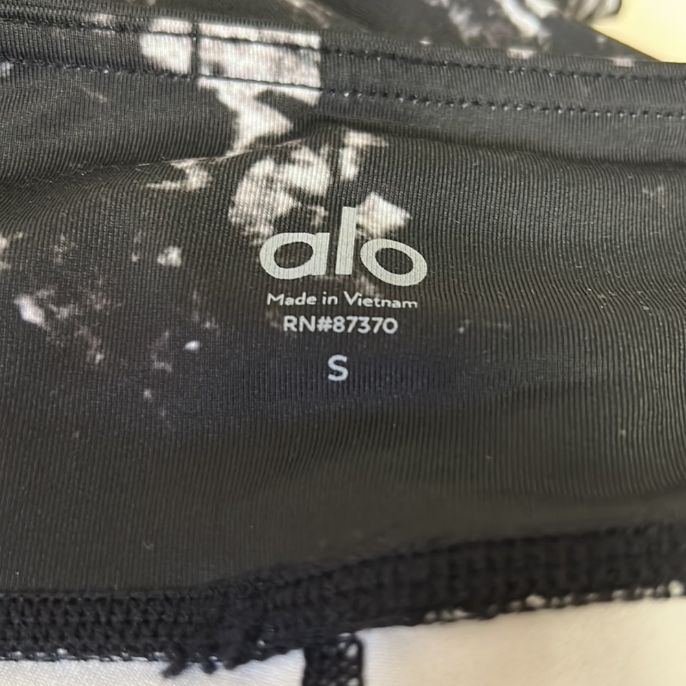 Alo Yoga Black & White Leggings - Picture 4 of 5